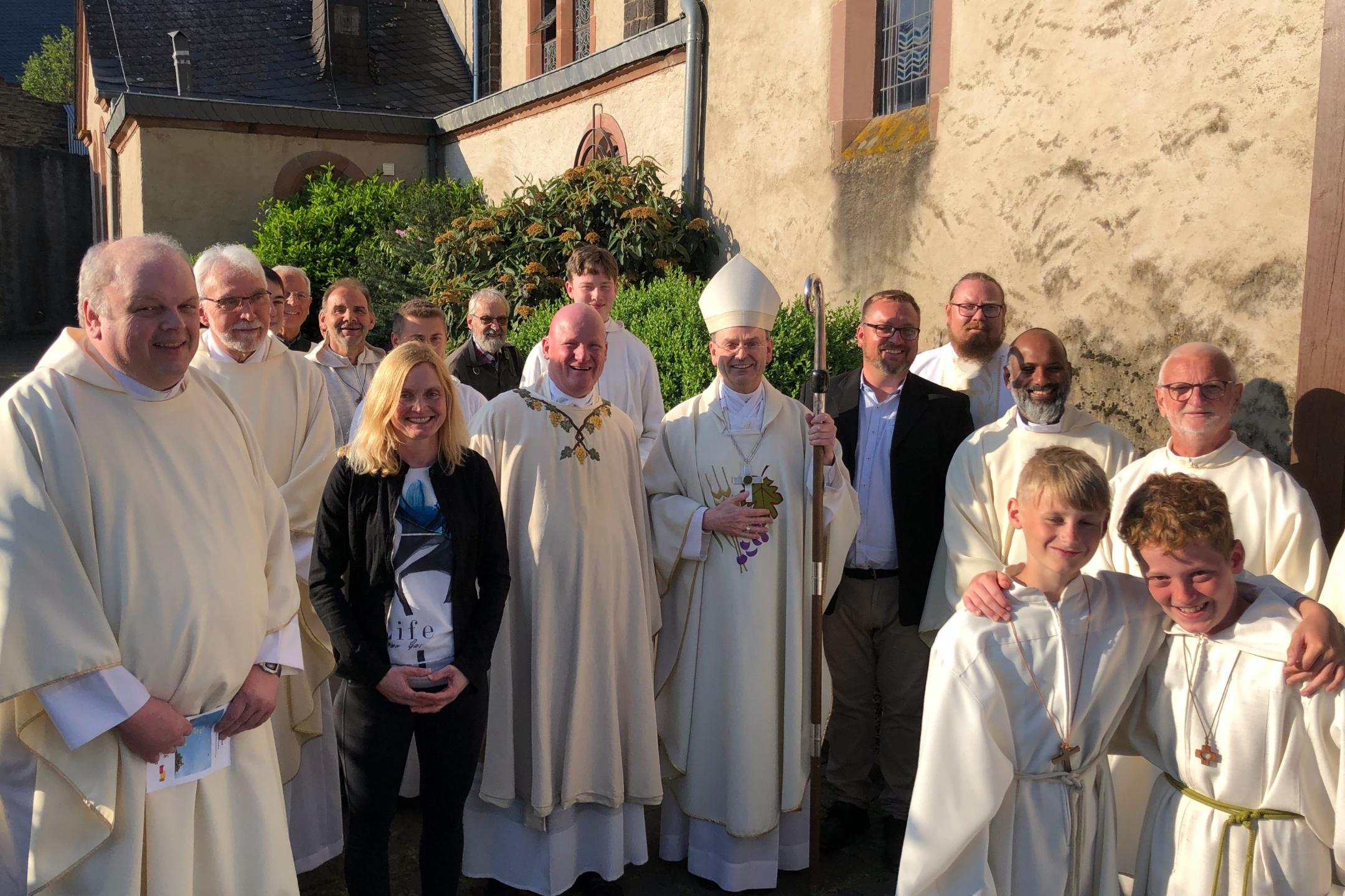 Viele fröhliche Gesichter bei der feierlichen Eröffnung des Pastoralen Raums Kaisersesch.